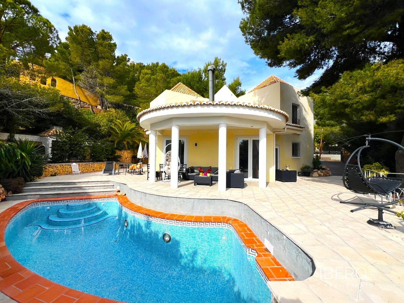 Prodej domu 215 m² s pozemkem 1 090 m²