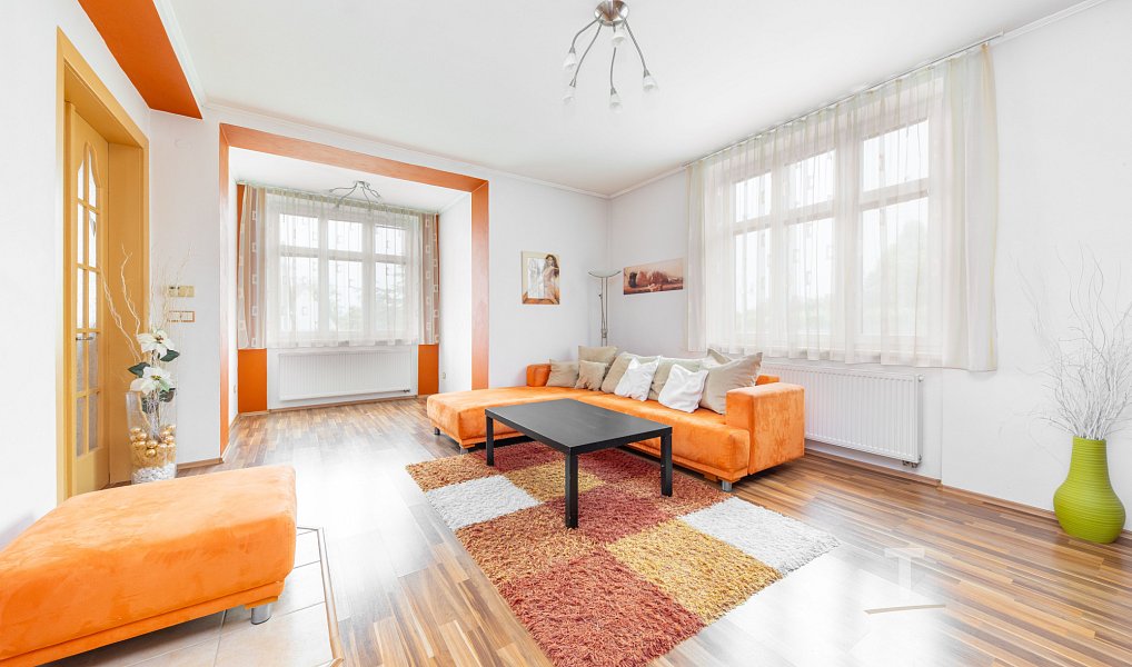 Prodej domu 245 m² s pozemkem 1 569 m², Miroslav – náhled fotky 3