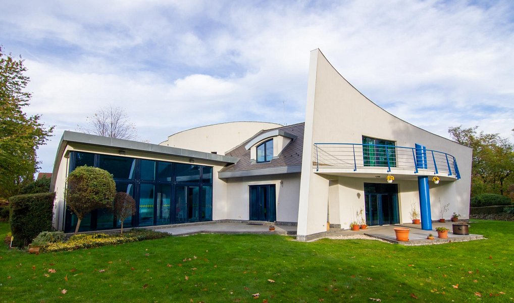 Prodej domu 807 m² s pozemkem 5 219 m², Říčany – náhled fotky 2