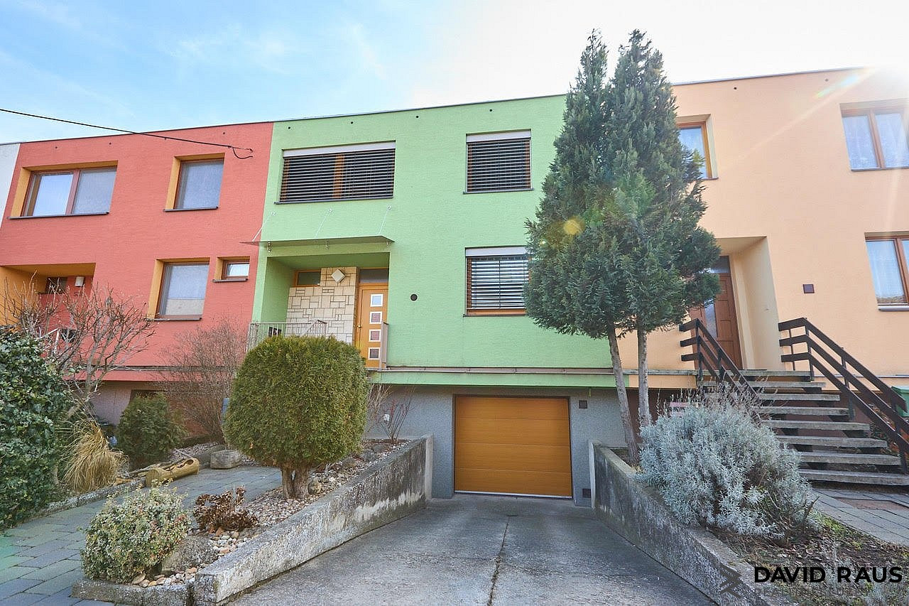 Prodej domu 219 m² s pozemkem 280 m²