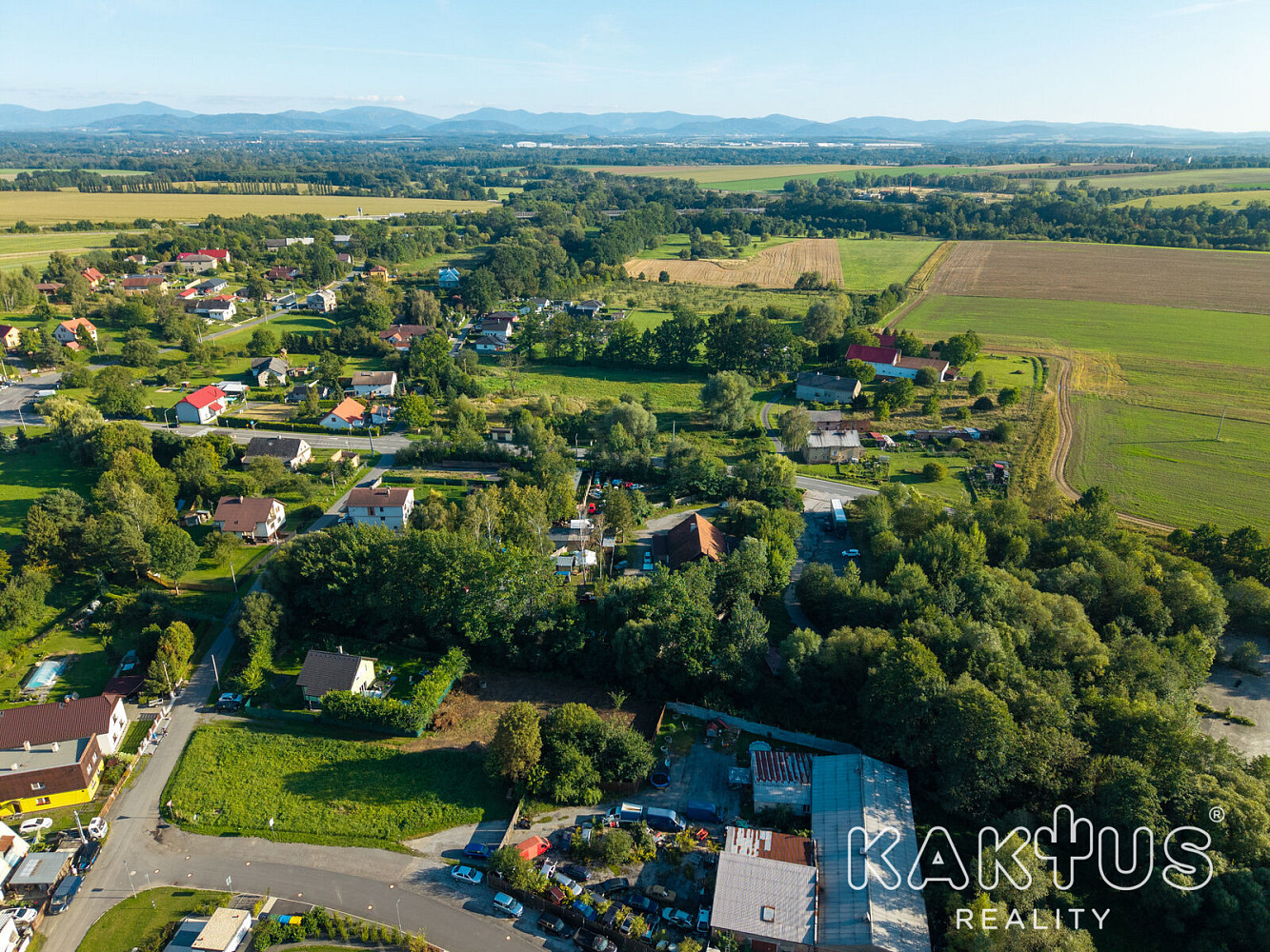 Prodej stavebního pozemku 982 m² – fotografie 5