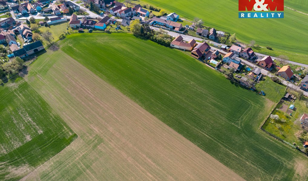 Prodej stavebního pozemku 25 961 m², Chlustina – náhled fotky 3