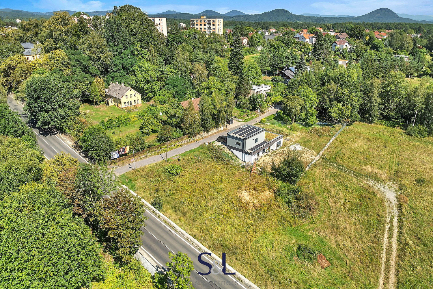 Prodej stavebního pozemku 989 m² – fotografie 3