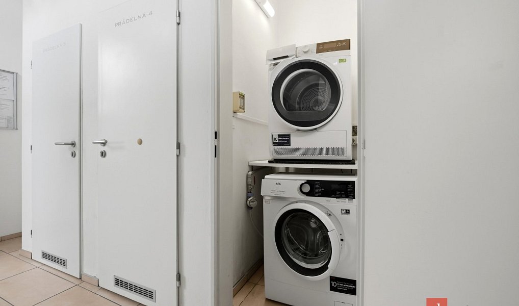 Prodej bytu 1+kk 30 m², Praha – náhled fotky 22