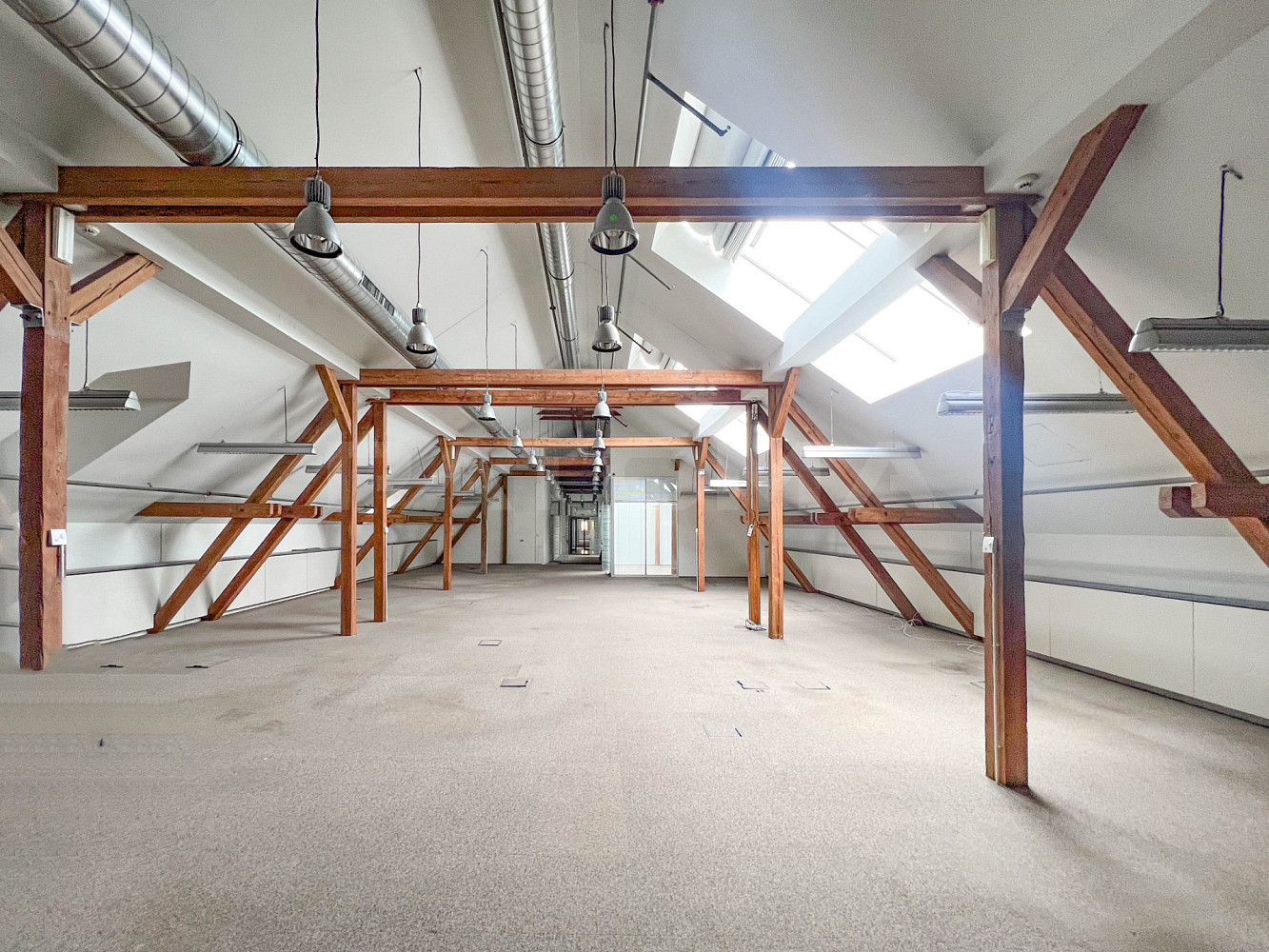 Pronájem kanceláře 2 124 m² – fotografie 4
