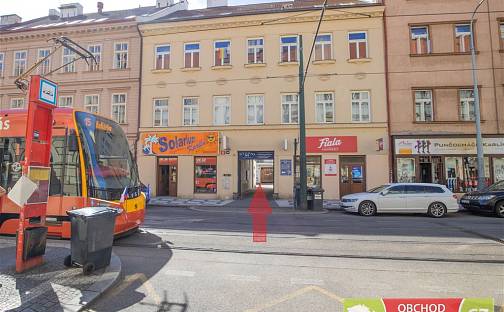 Praha - Karlín, parkovací stání ve vnitrobloku domu, Sokolovská, Praha 8 - Karlín, okres Praha