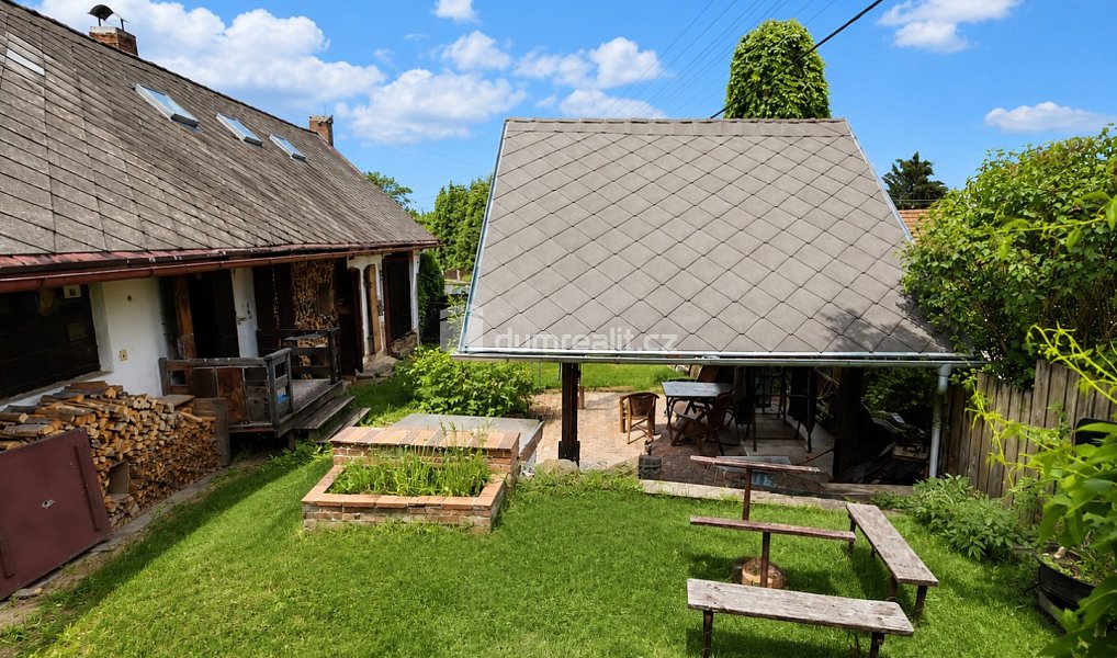 Prodej domu 222 m² s pozemkem 619 m², Nemyšl – náhled fotky 2