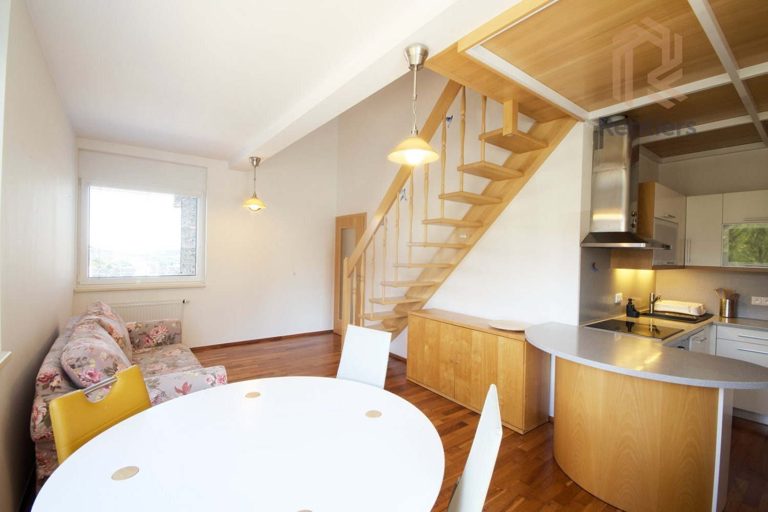 Pronájem bytu 2+kk 46 m² – fotografie 2