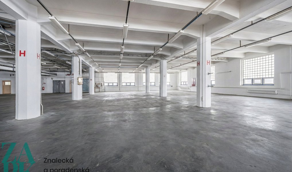 Pronájem skladovacích prostor 1 075 m², Cheb – náhled fotky 2