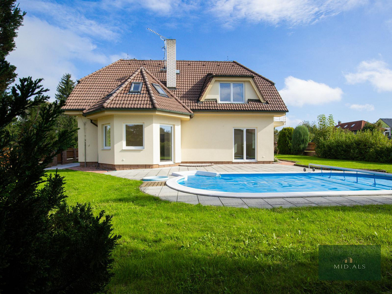 Prodej domu 240 m² s pozemkem 1 011 m² – fotografie 2
