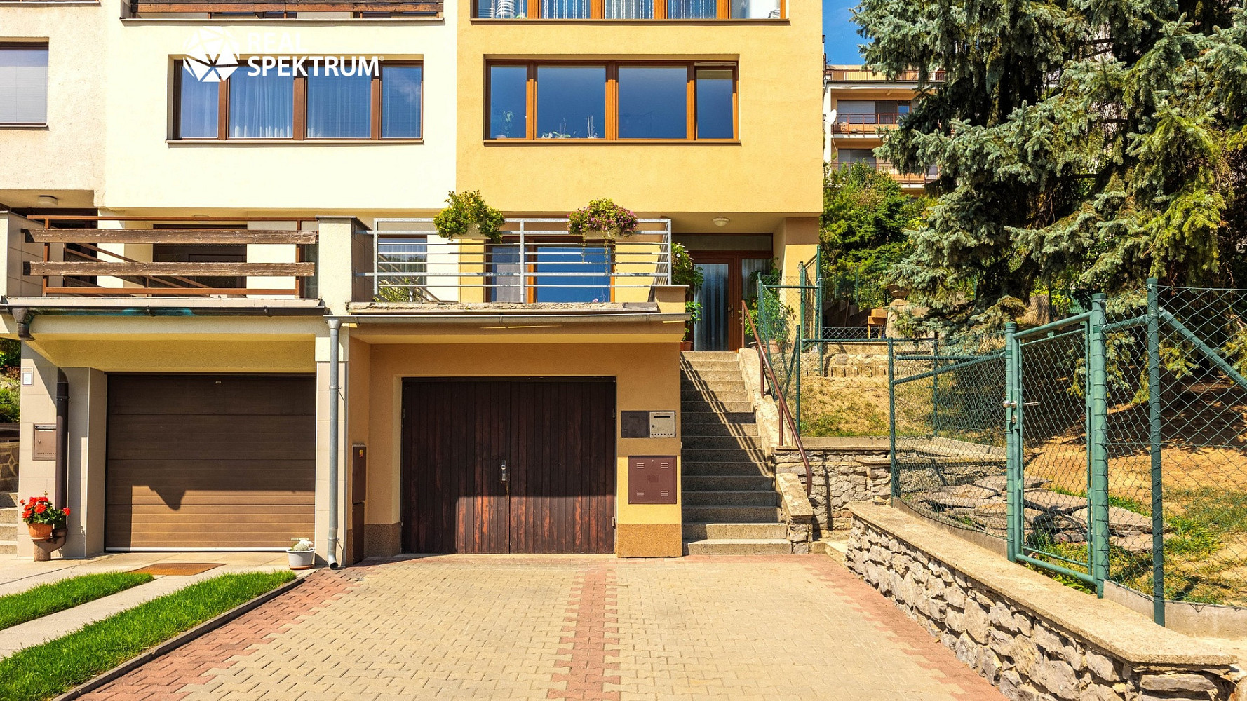 Prodej domu 217 m² s pozemkem 349 m²