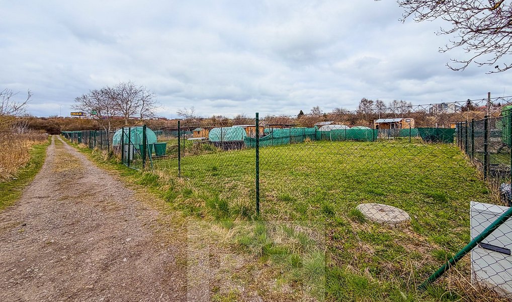 Pronájem zahrady 270 m², Praha – náhled fotky 3