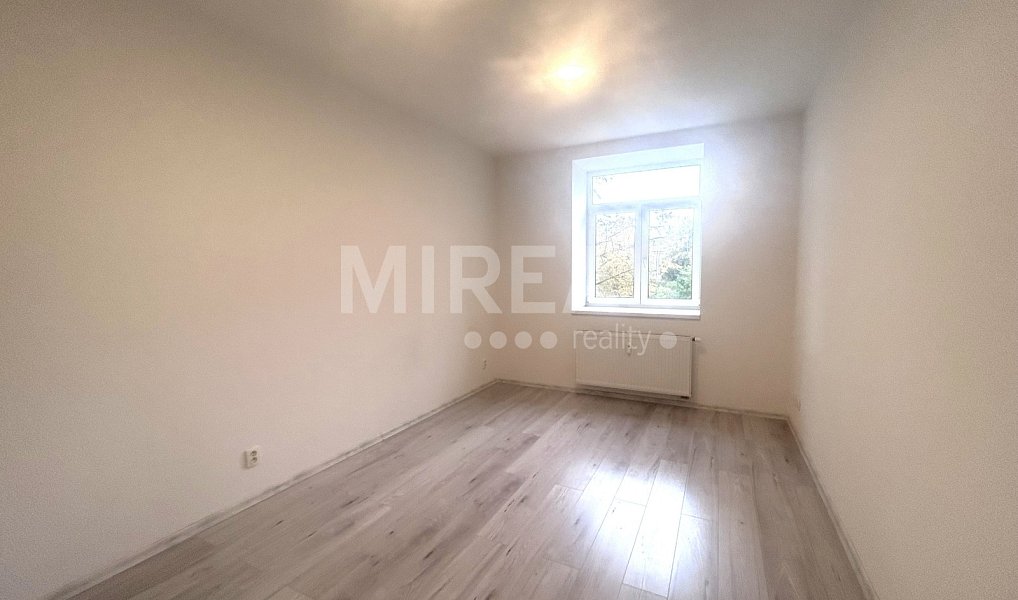 Pronájem bytu 1+kk 25 m², Milovice – náhled fotky 5