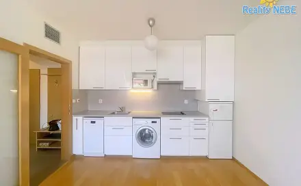 Pronájem bytu 2+kk 38 m², Lublaňská, Praha 2 - Vinohrady