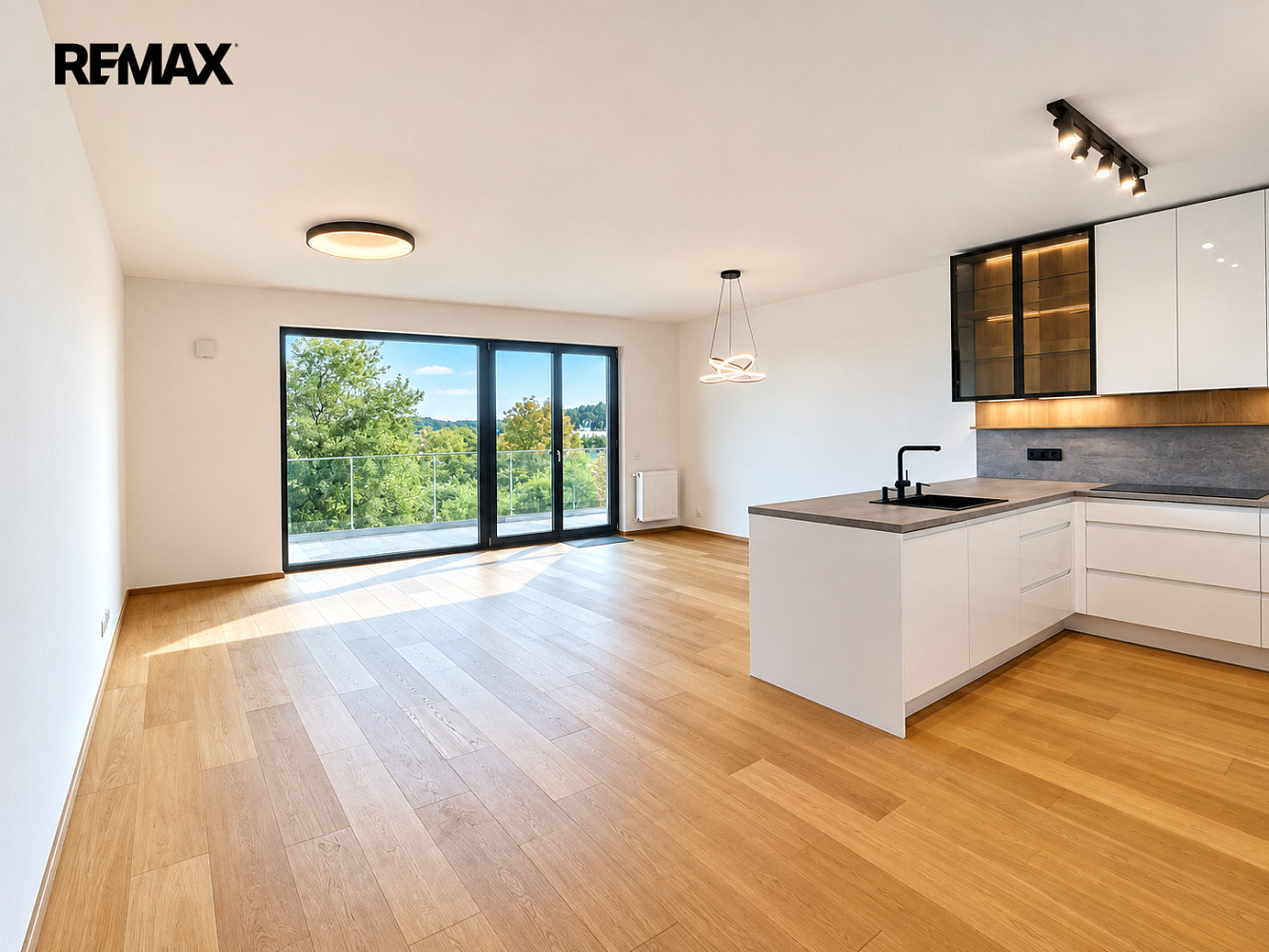 Pronájem bytu 4+kk 129 m² – fotografie 3