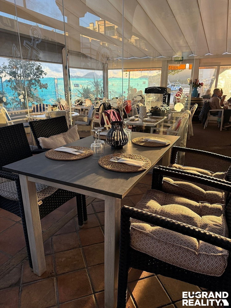 Restaurace v prémiové lokalitě přímo u přístavu s výhledem na moře, Cala Ratjada, Španělsko - Vista 3