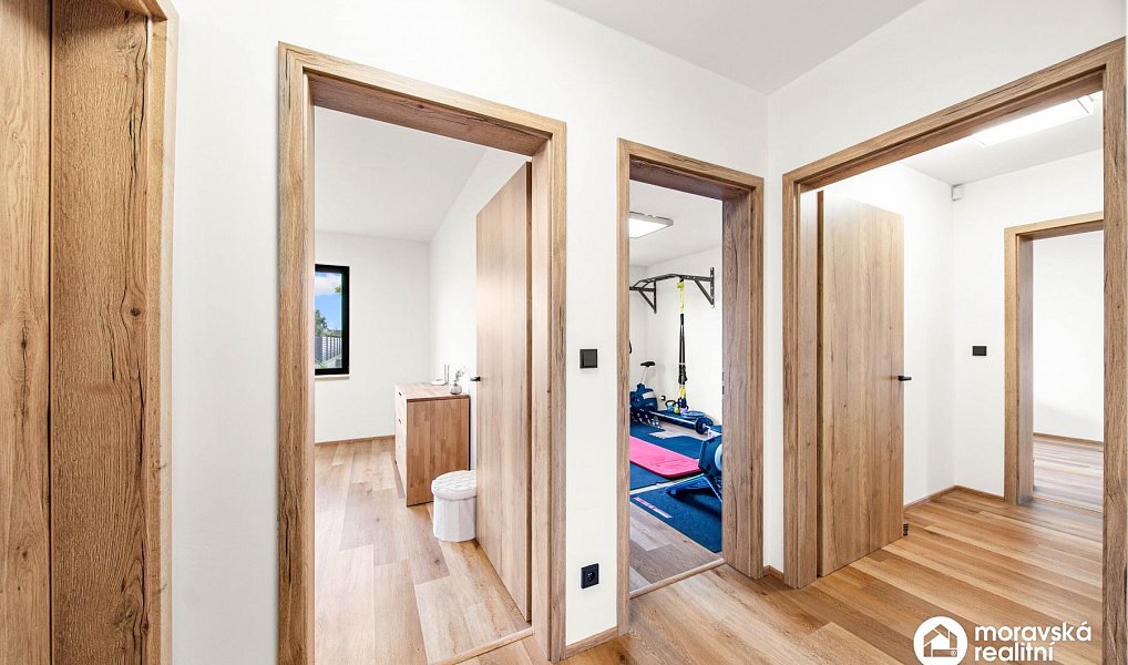 Prodej domu 199 m² s pozemkem 700 m², Hajany – náhled fotky 23
