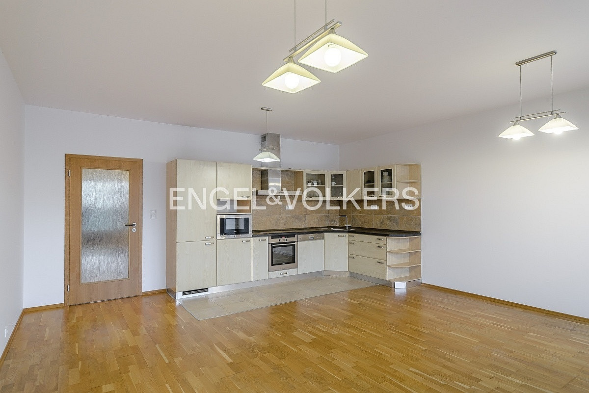 Pronájem bytu 3+kk 86 m² — photo 2