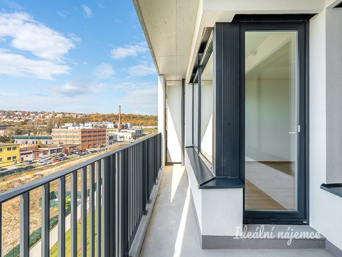Pronájem bytu 2+kk 56 m² — photo 2