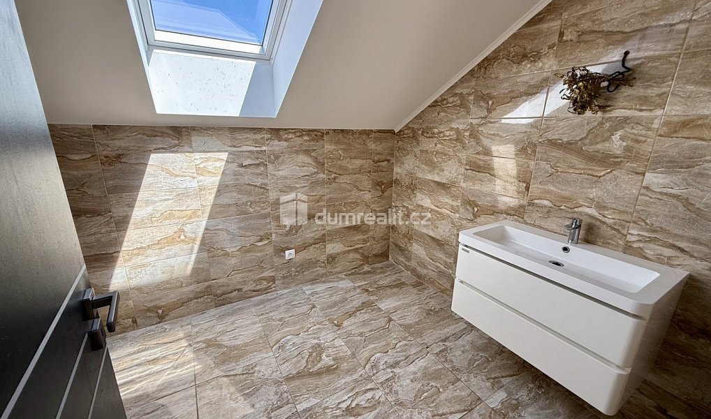 Prodej domu 190 m² s pozemkem 453 m², Velká Hleďsebe – náhled fotky 17