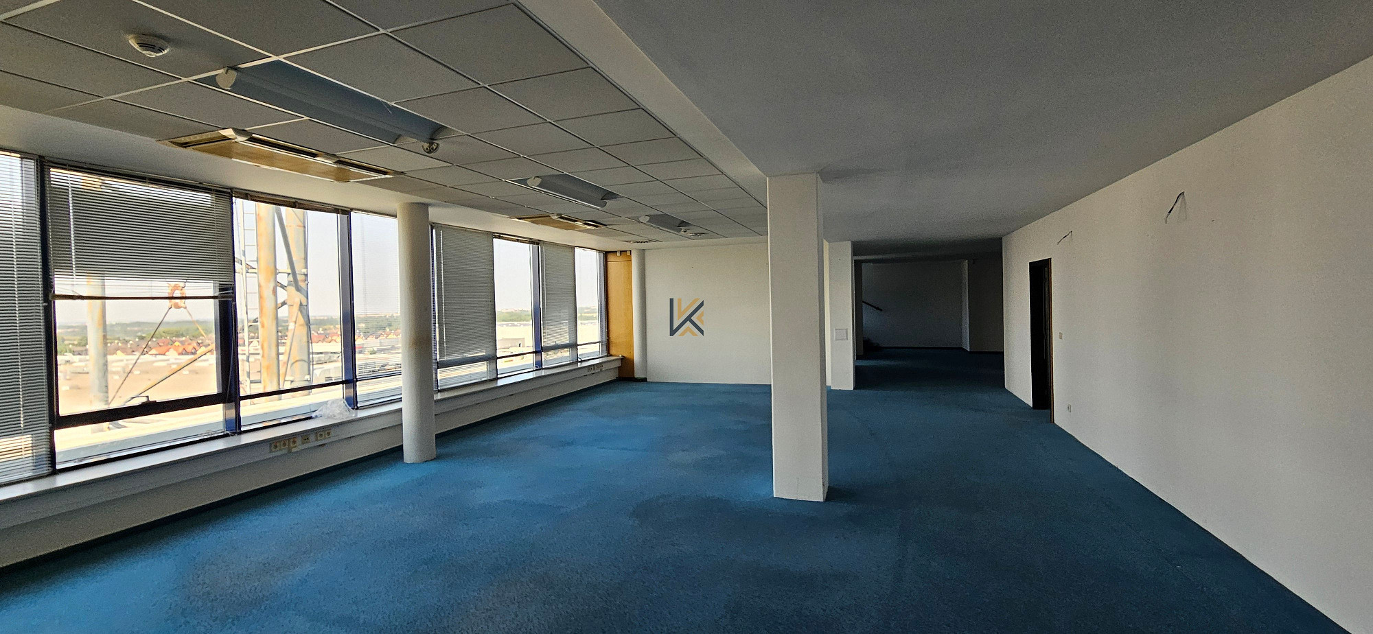 Pronájem kanceláře 322 m² – fotografie 2