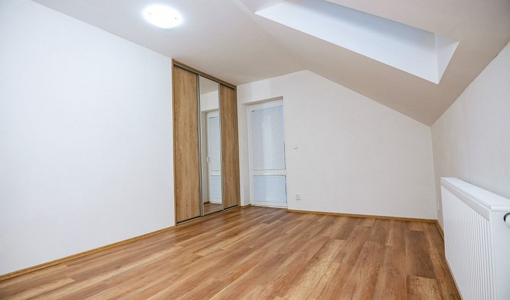 Pronájem bytu 4+kk 155 m², Šestajovice – náhled fotky 4