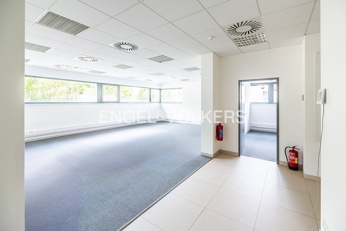Pronájem kanceláře 130 m² — photo 2