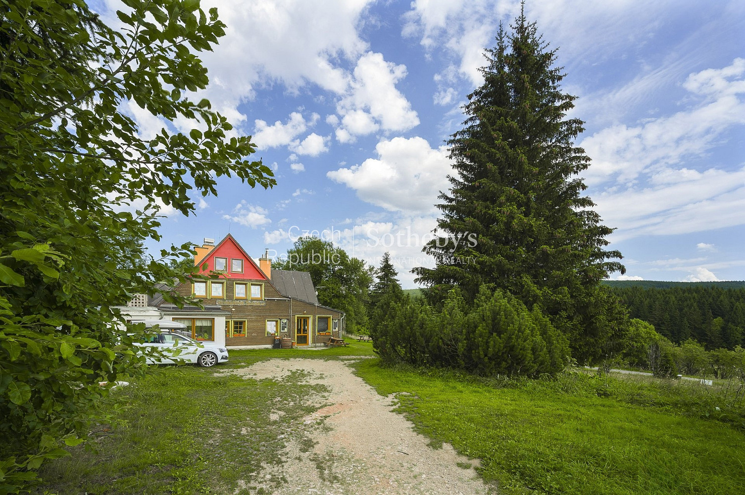 Prodej ubytovacího objektu 380 m² – fotografie 2
