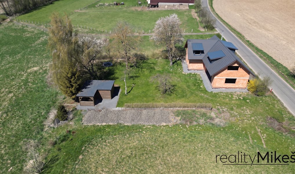Prodej domu 252 m² s pozemkem 1 445 m², Rovensko pod Troskami – náhled fotky 14