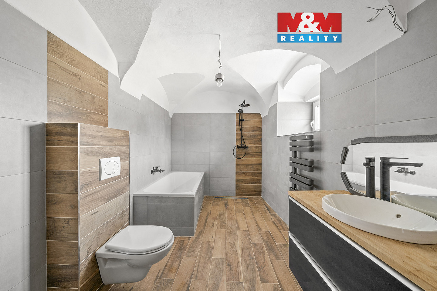 Prodej domu 260 m² s pozemkem 2 350 m²