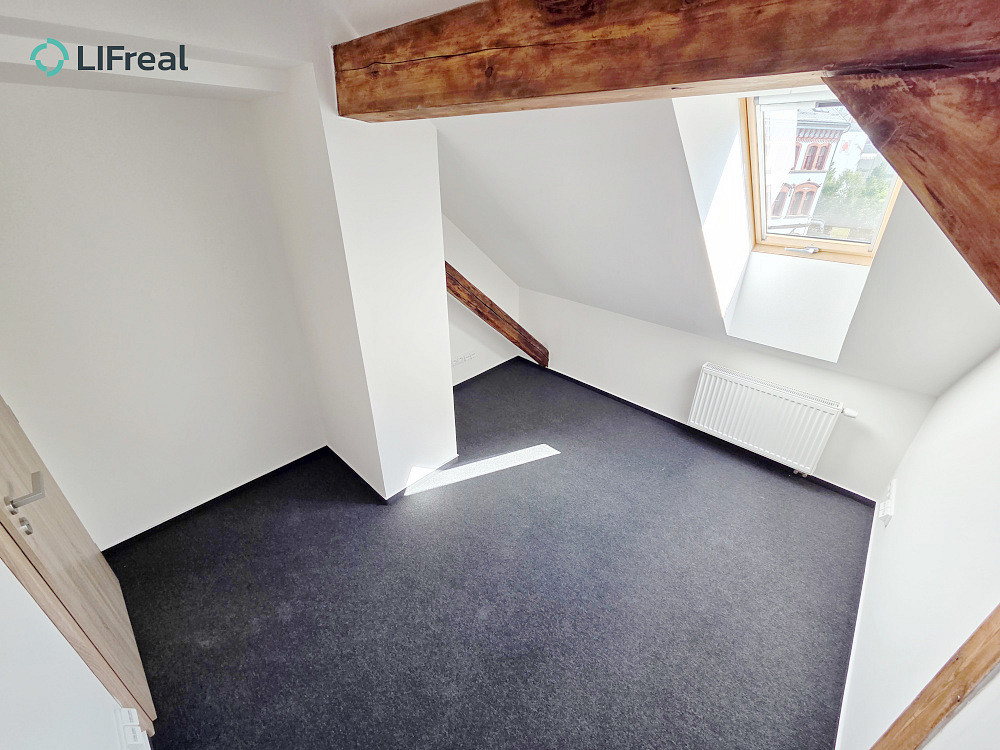 Pronájem kanceláře 194 m² - Widok 5