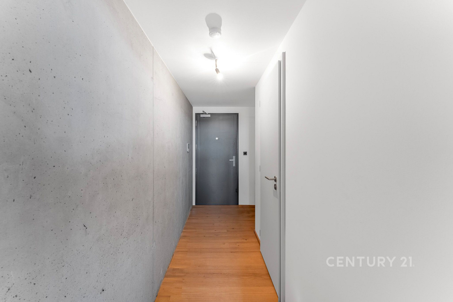 Pronájem bytu 1+kk 33 m² – fotografie 2