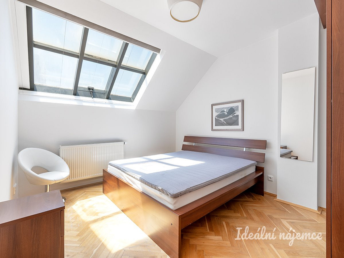 Pronájem bytu 2+kk 69 m² – pohled 3