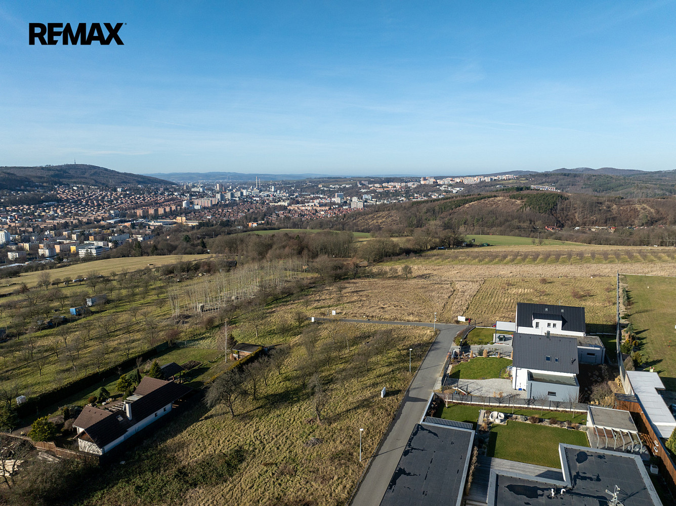 Prodej stavebního pozemku 749 m² — photo 2