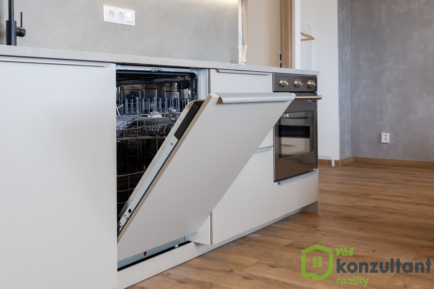 2+kk Apartment in Frýdek-Místek, Sídliště Anenská, Místek - View 6