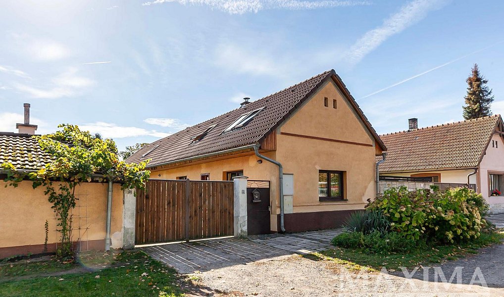 Prodej domu 120 m² s pozemkem 336 m², Kostelní Lhota – fotka 1 z 29