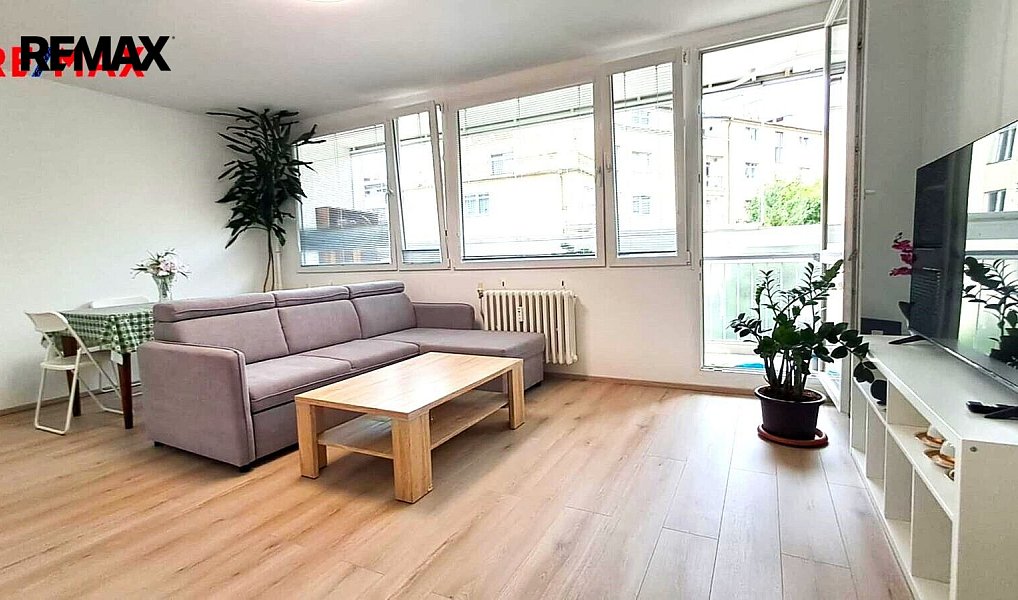 Pronájem bytu 3+1 76 m², Praha – fotka 1 z 19