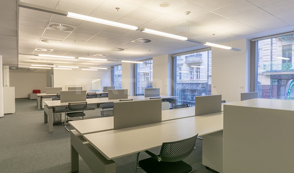 Pronájem kanceláře 379 m², Praha – náhled fotky 12