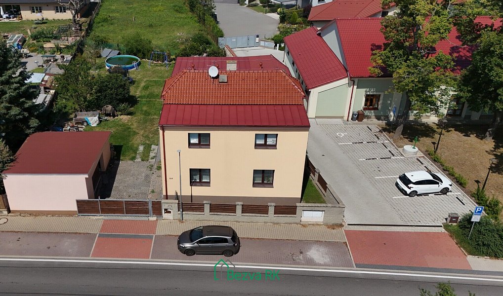 Prodej domu 250 m² s pozemkem 843 m², Nučice – náhled fotky 2