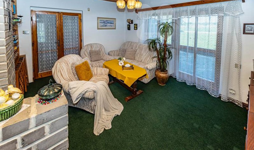 Prodej domu 97 m² s pozemkem 1 779 m², Straky – náhled fotky 2