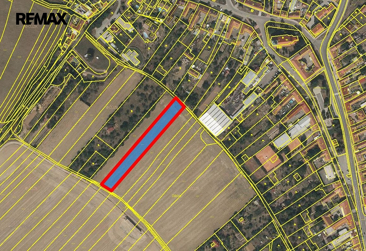 Плац, 3819 m²