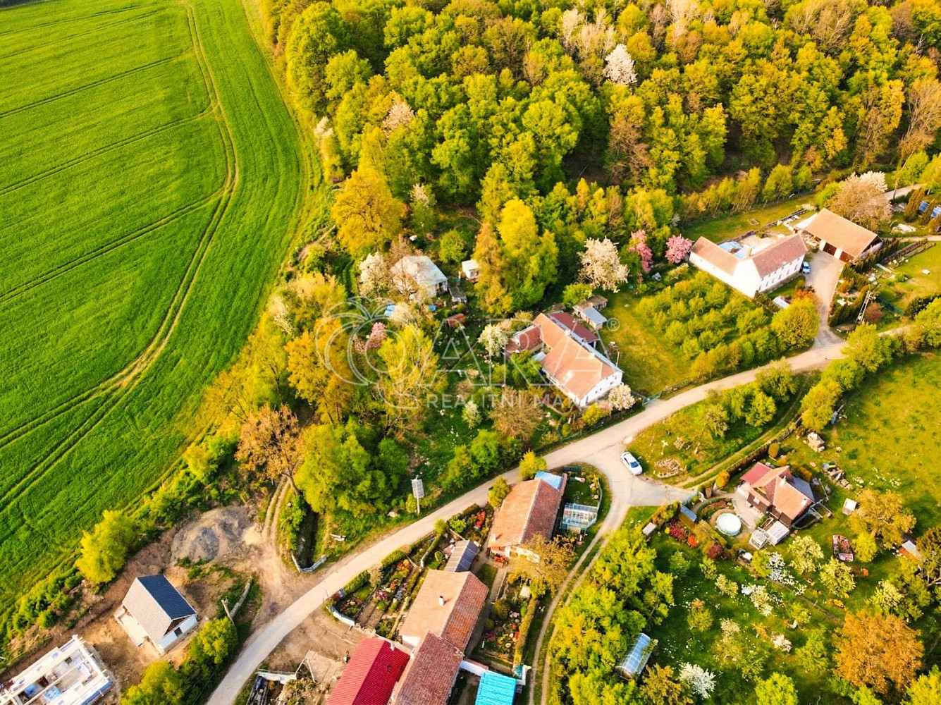 Prodej stavebního pozemku 735 m² – fotografie 5