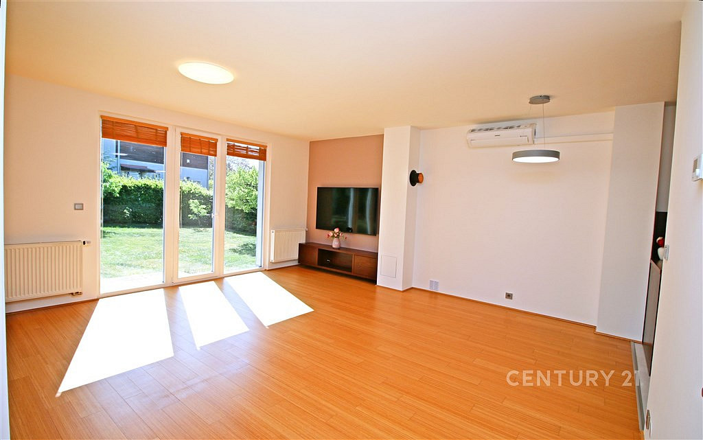Pronájem domu 143 m² s pozemkem 386 m² — photo 4