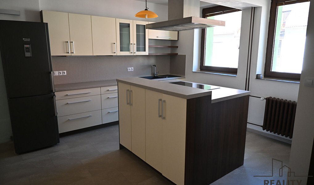 Prodej ubytovacího objektu 250 m², Pardubice – náhled fotky 2