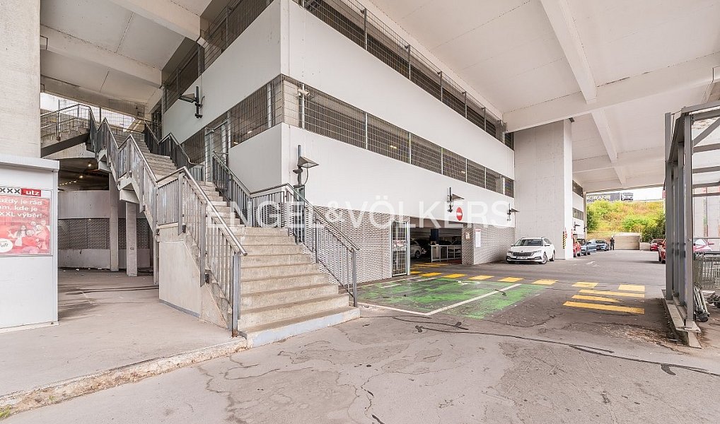 Pronájem komerčního objektu (jiného typu) 4 500 m², Praha – náhled fotky 7