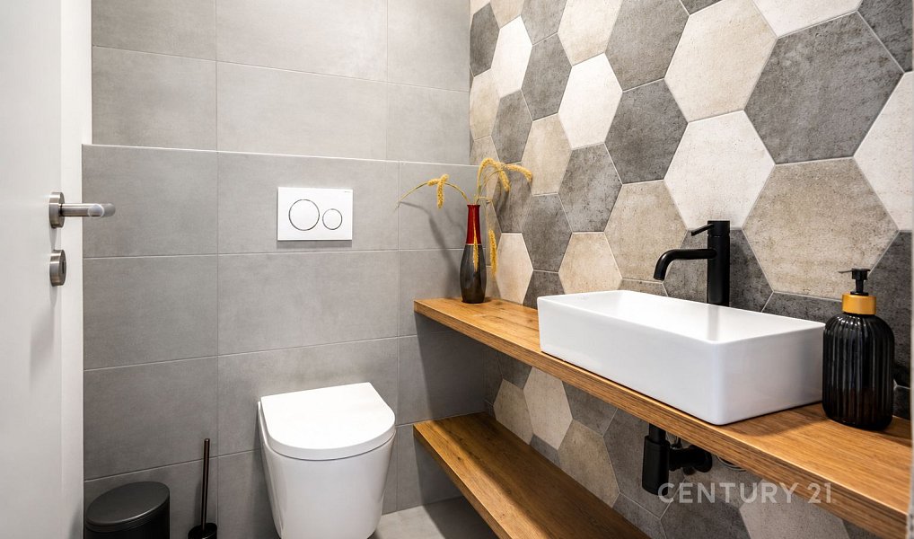 Prodej domu 260 m² s pozemkem 906 m², Hajany – náhled fotky 21
