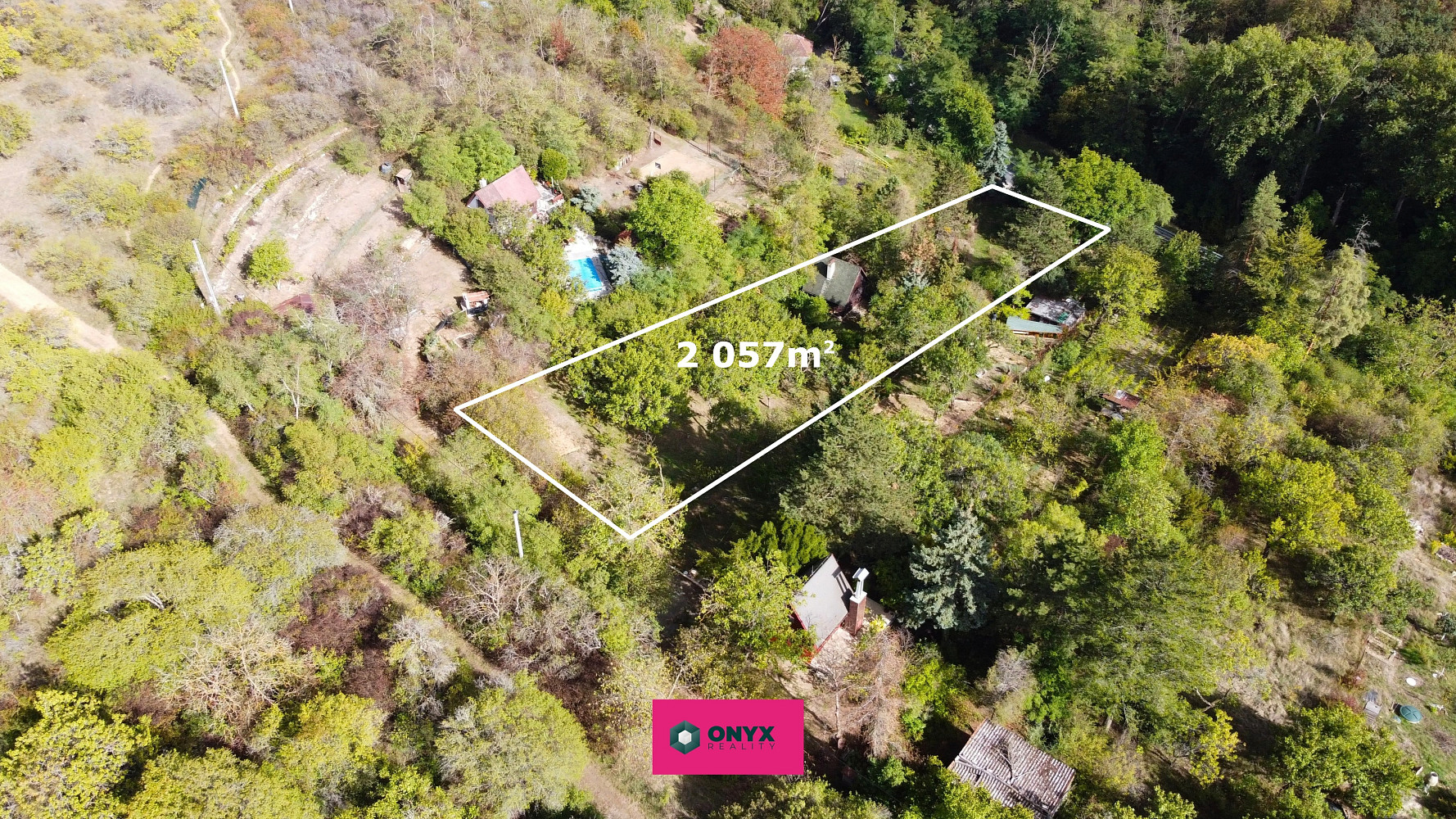 Prodej stavebního pozemku 2 057 m² – fotografie 2