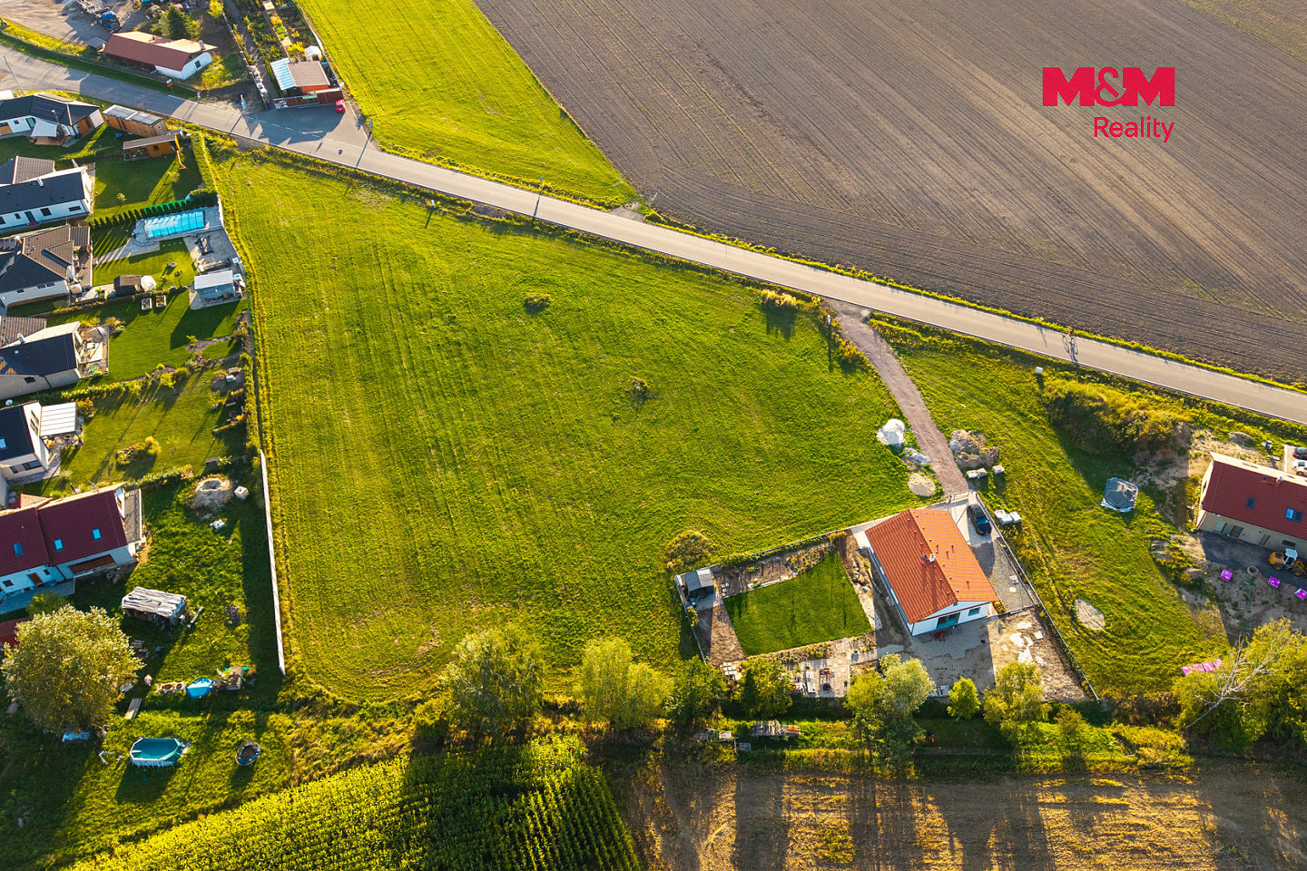 Prodej stavebního pozemku 1 442 m² – fotografie 2