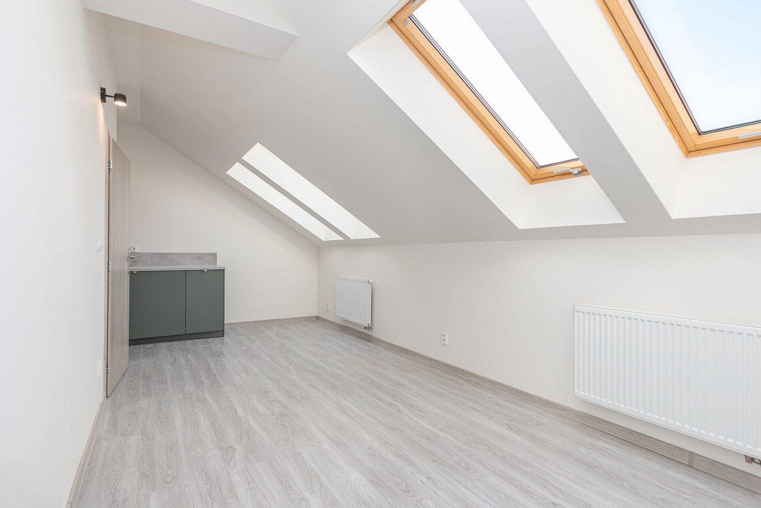 Pronájem bytu 1+kk 30 m² – fotografie 4
