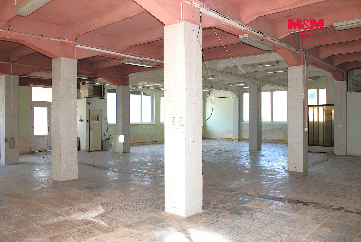 Pronájem obchodních prostor 330 m² – fotografie 4